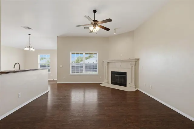 Photo 6 — 909 Cimarron Creek Drive, Yukon, OK 73099
