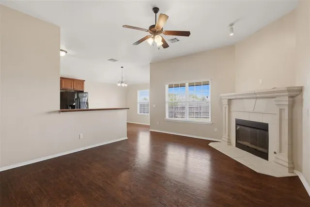 Photo 8 — 909 Cimarron Creek Drive, Yukon, OK 73099