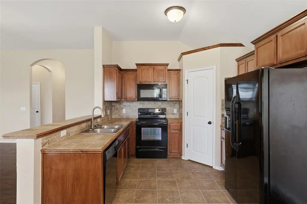 Photo 10 — 909 Cimarron Creek Drive, Yukon, OK 73099