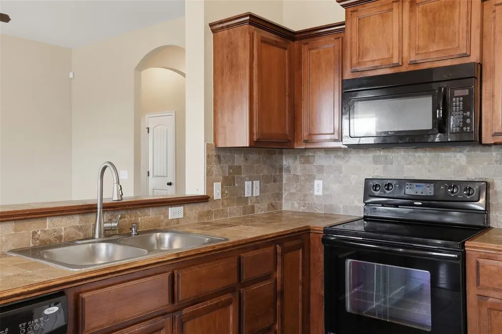 Photo 11 — 909 Cimarron Creek Drive, Yukon, OK 73099