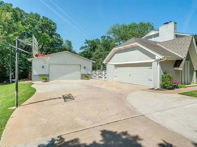 Photo 2 — 1644 Red Fox Road, Edmond, OK 73034
