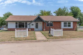 Sold home at 601 Country Club Circle