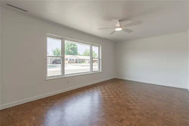 Photo 4 — 601 Country Club Circle, Oklahoma City, OK 73110
