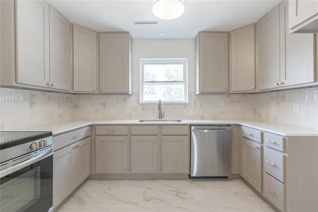 Photo 13 — 601 Country Club Circle, Oklahoma City, OK 73110