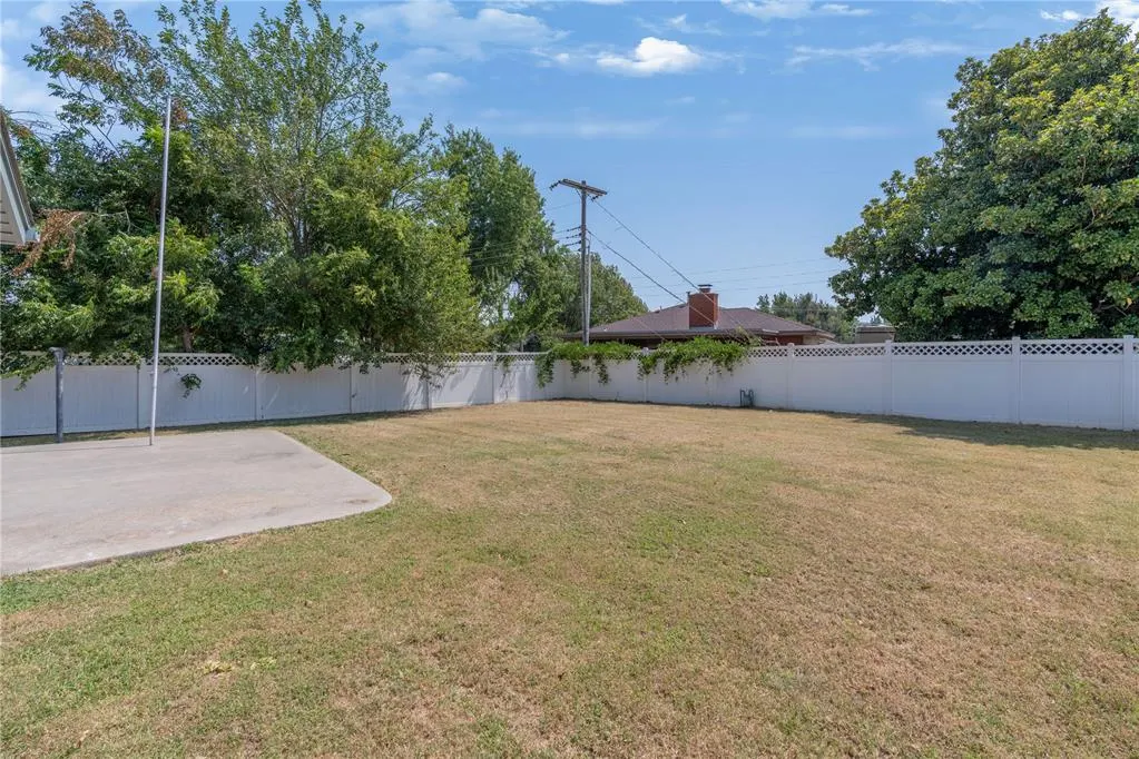 Photo 32 — 601 Country Club Circle, Oklahoma City, OK 73110