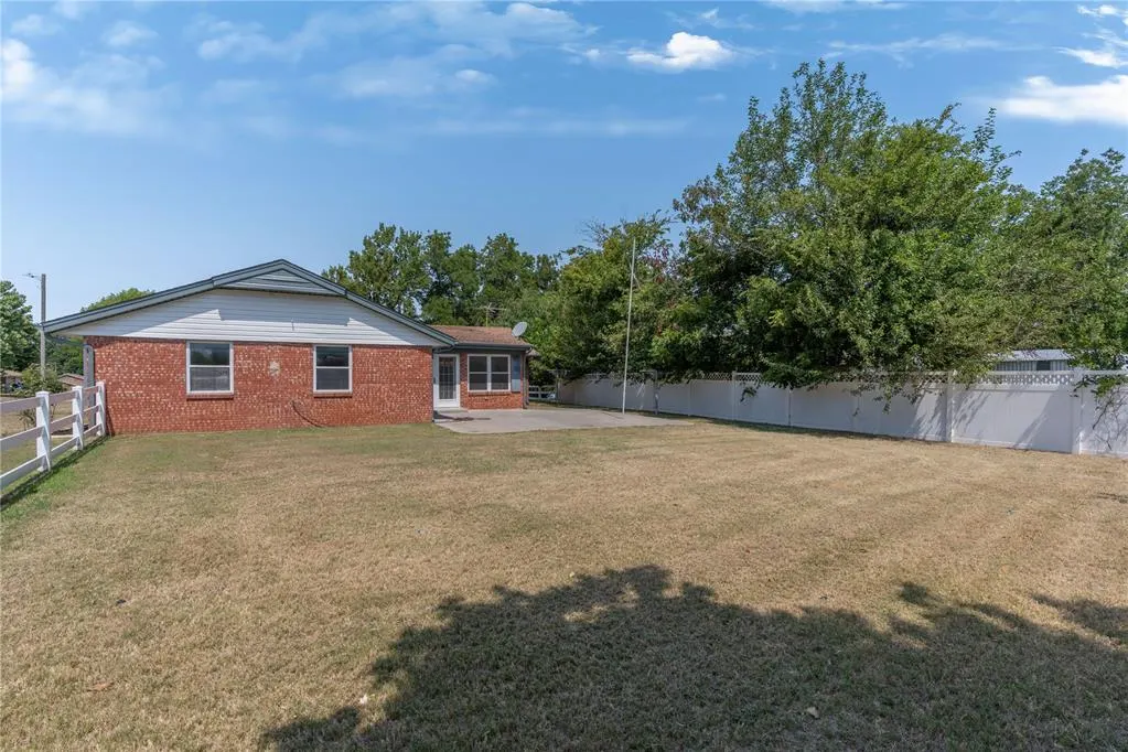 Photo 33 — 601 Country Club Circle, Oklahoma City, OK 73110