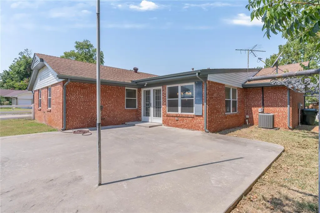 Photo 36 — 601 Country Club Circle, Oklahoma City, OK 73110