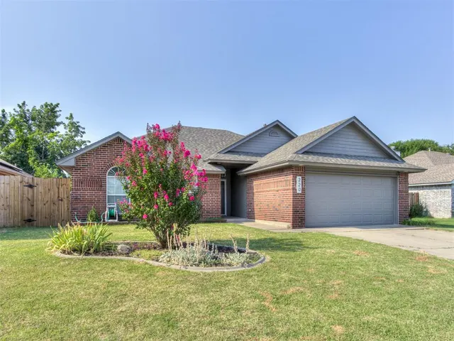 Photo 3 — 220 SW 142nd Street, Oklahoma City, OK 73170
