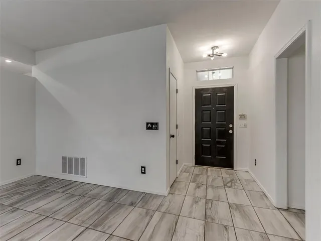 Photo 4 — 220 SW 142nd Street, Oklahoma City, OK 73170