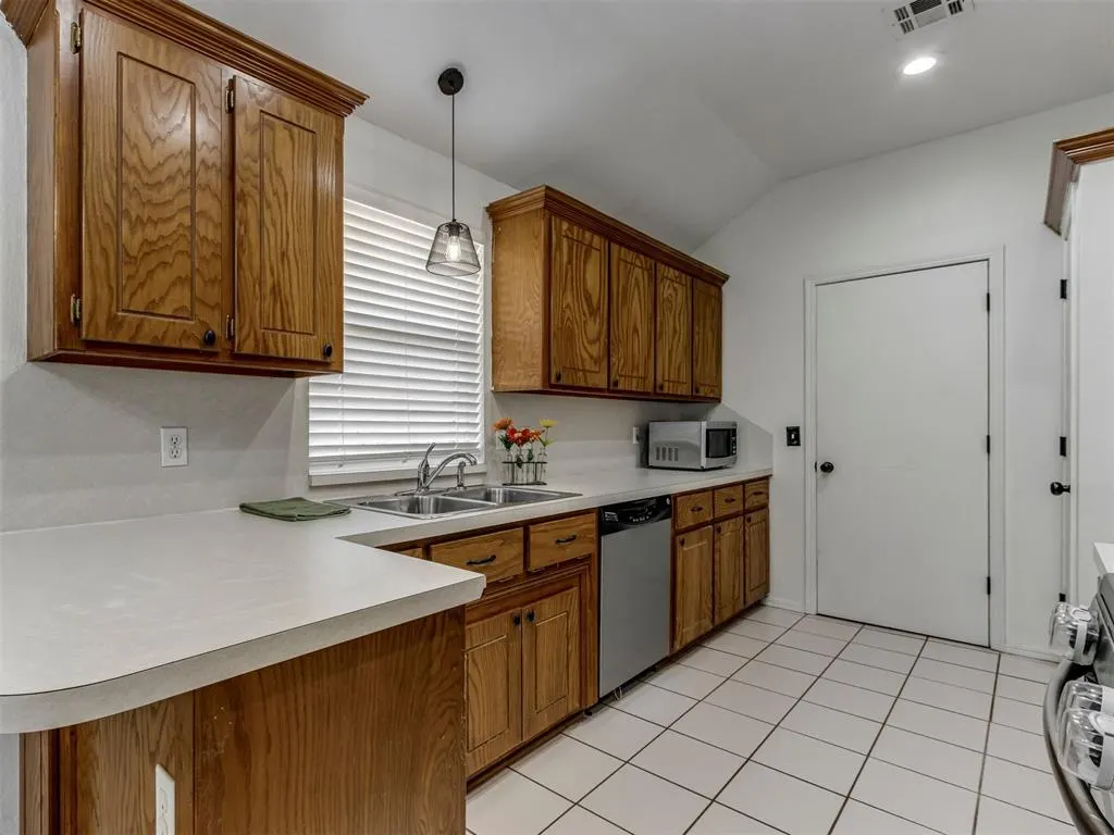 Photo 11 — 220 SW 142nd Street, Oklahoma City, OK 73170