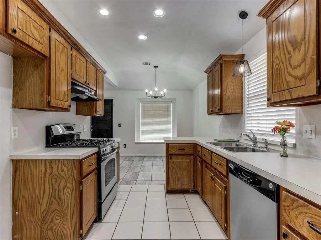 Photo 14 — 220 SW 142nd Street, Oklahoma City, OK 73170