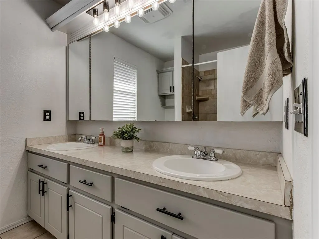 Photo 17 — 220 SW 142nd Street, Oklahoma City, OK 73170