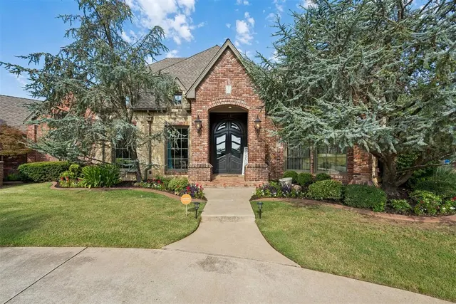Photo 2 — 3917 Sherwood Green Lane, Edmond, OK 73034