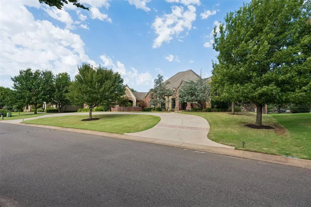 Photo 5 — 3917 Sherwood Green Lane, Edmond, OK 73034