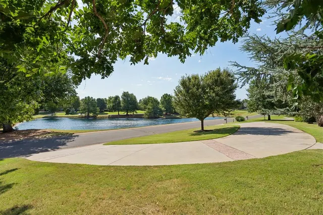 Photo 6 — 3917 Sherwood Green Lane, Edmond, OK 73034