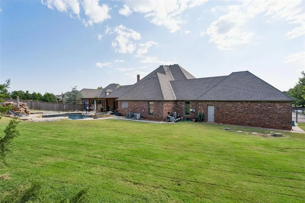 Photo 49 — 3917 Sherwood Green Lane, Edmond, OK 73034