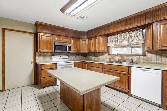 Photo 8 — 502 3rd Street, Fort Cobb, OK 73038