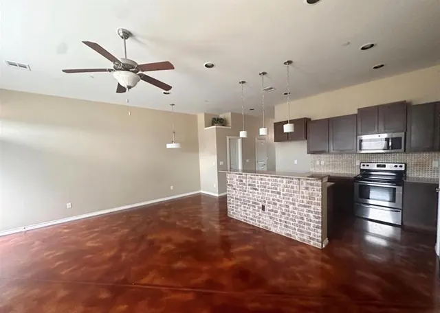 Photo 2 — 473 S Fretz Avenue, Edmond, OK 73003