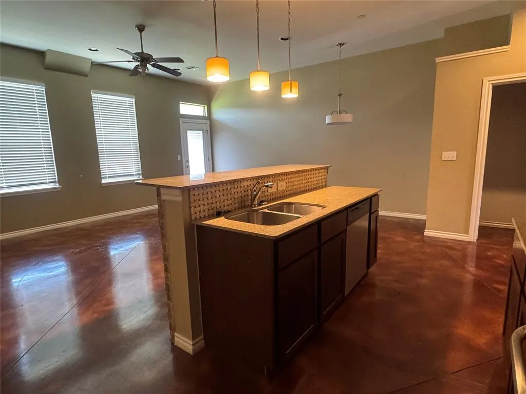 Photo 4 — 473 S Fretz Avenue, Edmond, OK 73003