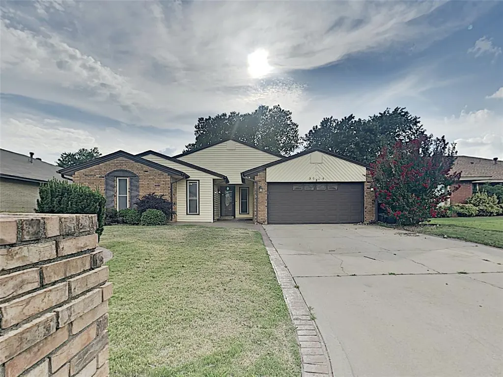 Front exterior — 3905 Regatta Road, Yukon, OK 73099