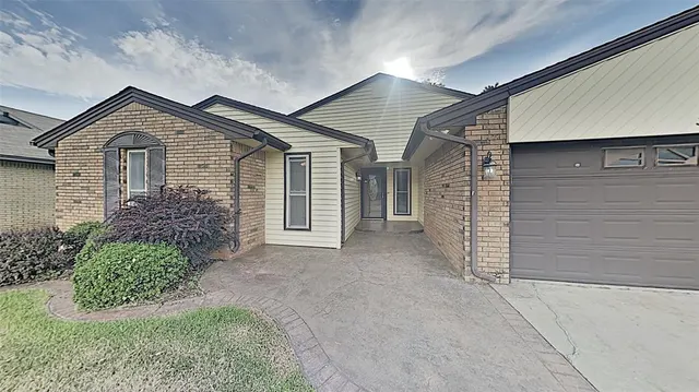 Photo 2 — 3905 Regatta Road, Yukon, OK 73099