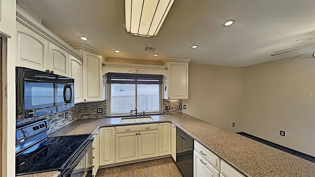Photo 6 — 3905 Regatta Road, Yukon, OK 73099