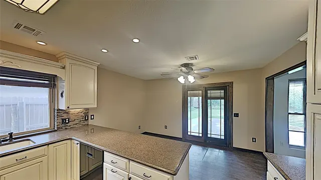 Photo 7 — 3905 Regatta Road, Yukon, OK 73099