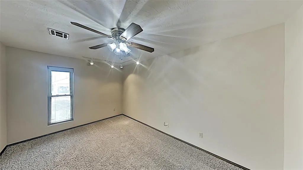 Photo 12 — 3905 Regatta Road, Yukon, OK 73099