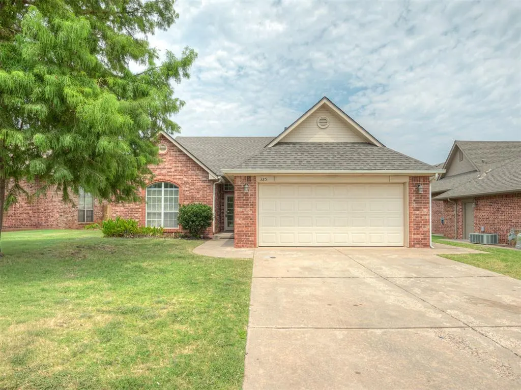 Front exterior — 325 Crossland Court, Edmond, OK 73003