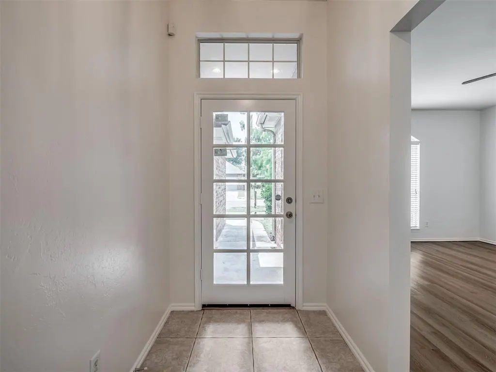 Photo 3 — 325 Crossland Court, Edmond, OK 73003