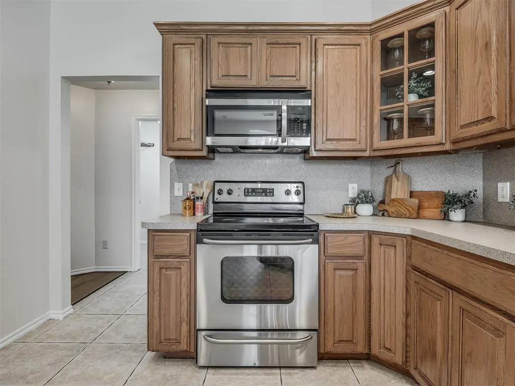 Photo 13 — 325 Crossland Court, Edmond, OK 73003