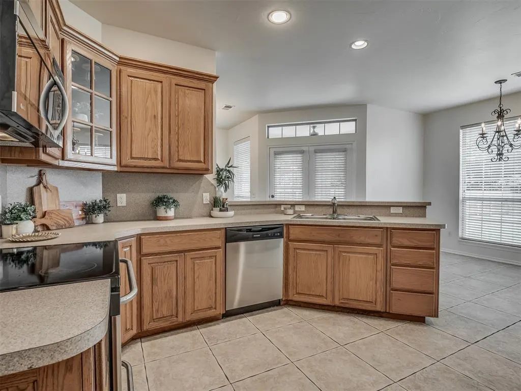 Photo 15 — 325 Crossland Court, Edmond, OK 73003