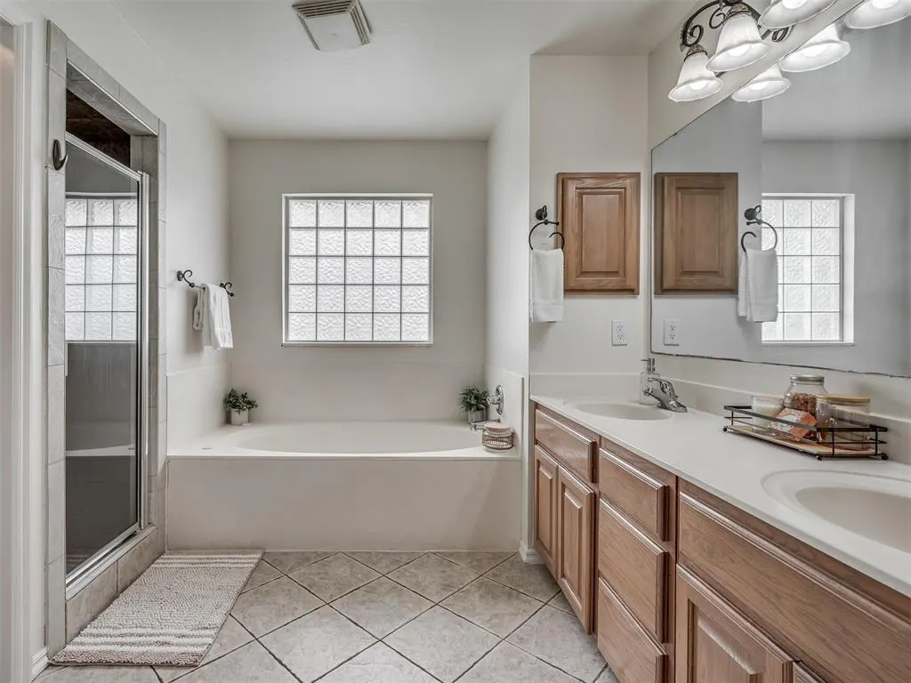 Photo 21 — 325 Crossland Court, Edmond, OK 73003