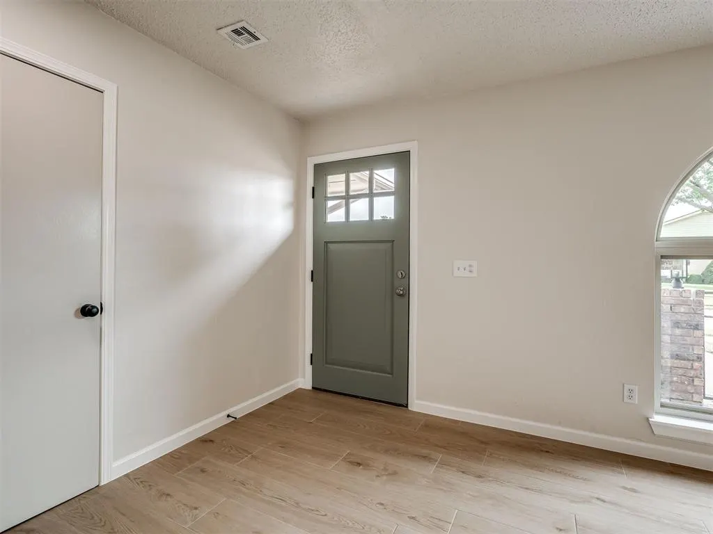 Photo 4 — 1320 Lowrie Lane, Oklahoma City, OK 73159