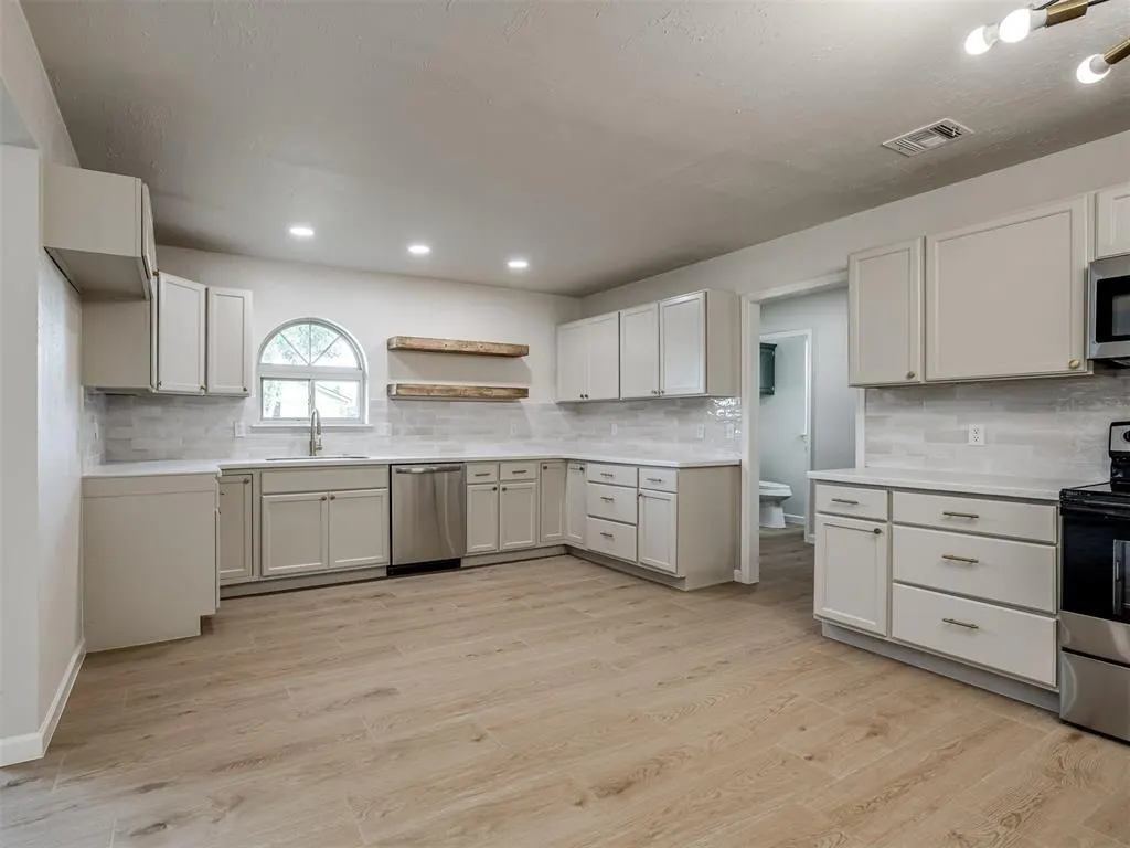 Photo 11 — 1320 Lowrie Lane, Oklahoma City, OK 73159