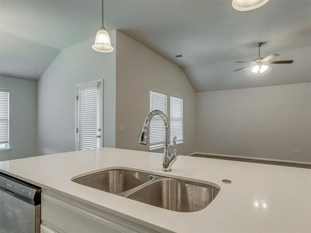 Photo 11 — 408 Haven Street, Yukon, OK 73099