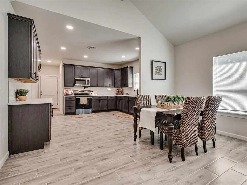 Photo 10 — 712 E Lincoln Avenue, Guthrie, OK 73044