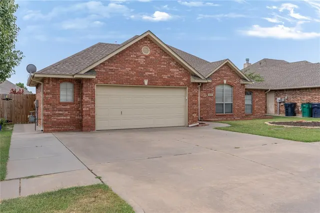 Photo 2 — 604 SW 160th Street, Oklahoma City, OK 73170