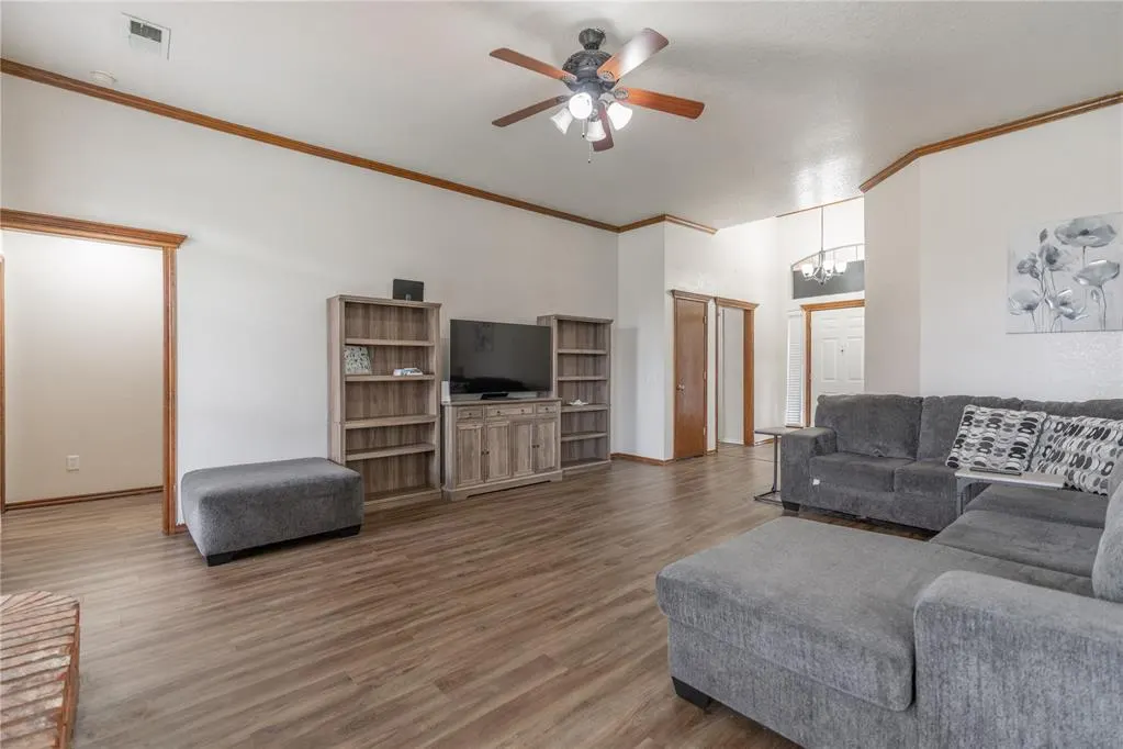 Photo 7 — 604 SW 160th Street, Oklahoma City, OK 73170