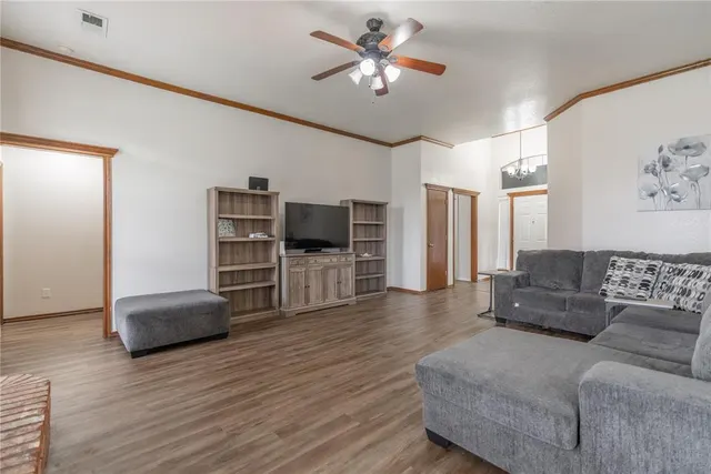 Photo 7 — 604 SW 160th Street, Oklahoma City, OK 73170