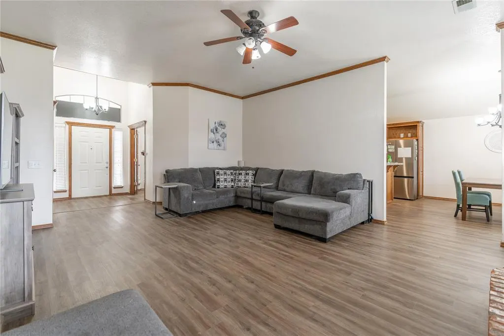 Photo 8 — 604 SW 160th Street, Oklahoma City, OK 73170