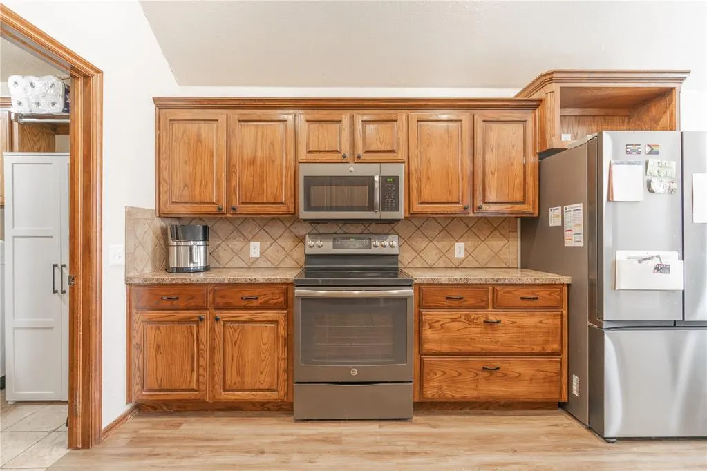Photo 11 — 604 SW 160th Street, Oklahoma City, OK 73170