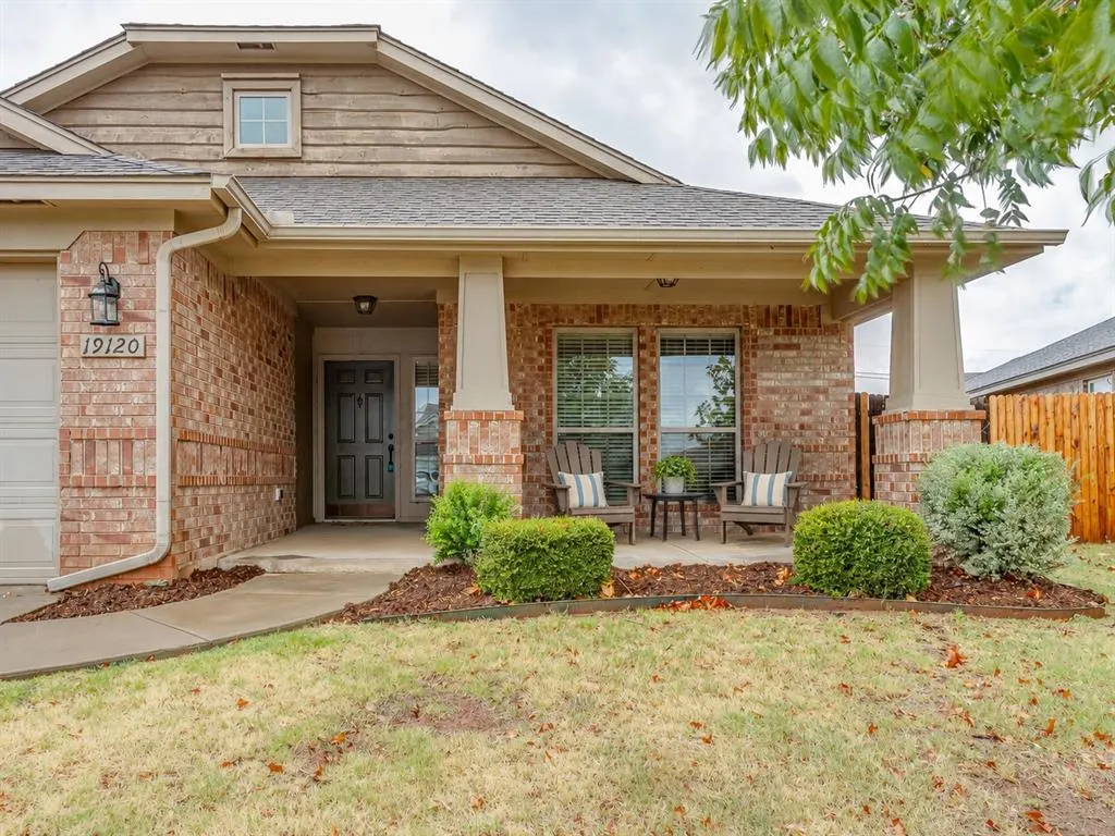 Photo 2 — 19120 Espada Drive, Edmond, OK 73012