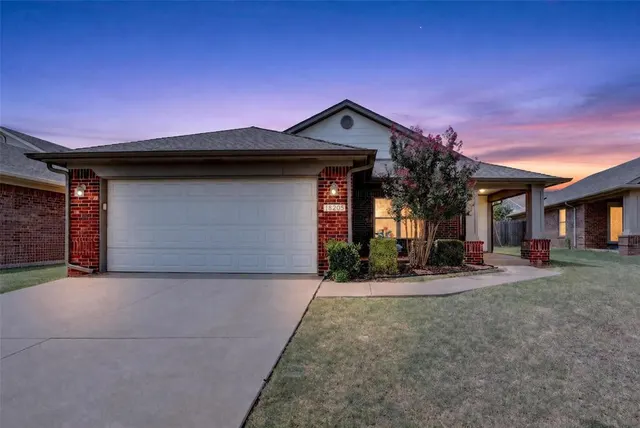 Photo 2 — 18205 Viento Drive, Edmond, OK 73012