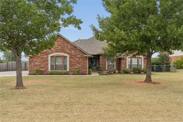 Front exterior — 900 Grandview Road, Tuttle, OK 73089