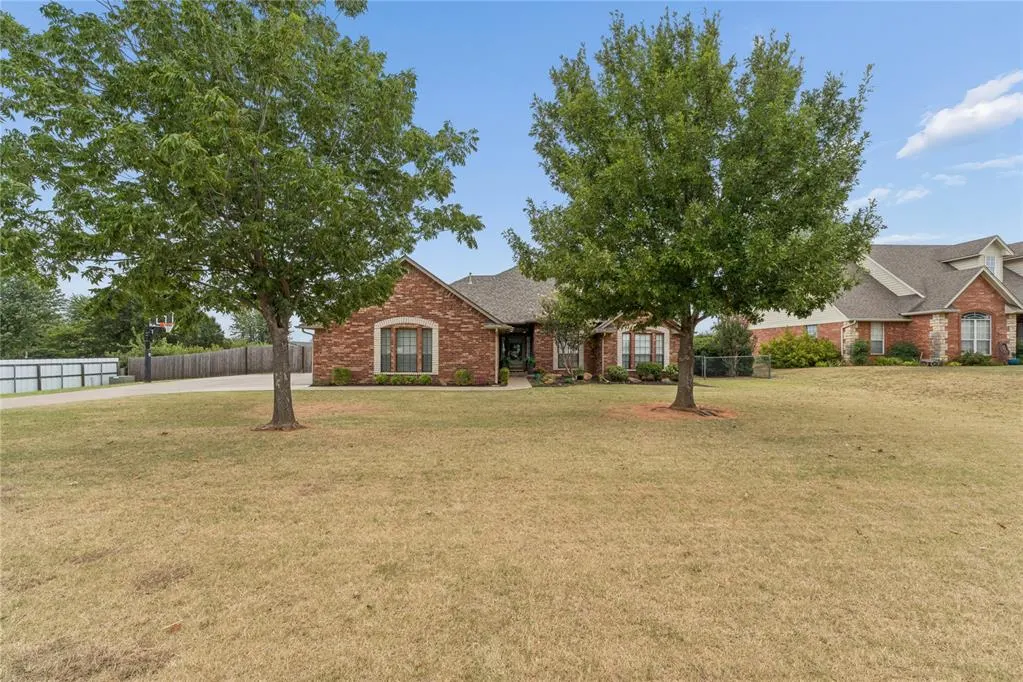 Photo 2 — 900 Grandview Road, Tuttle, OK 73089