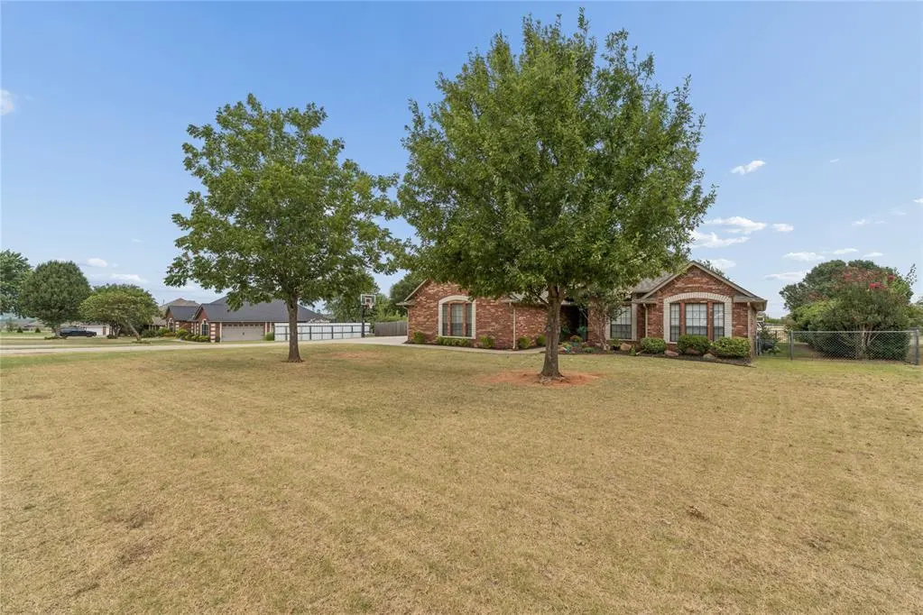 Photo 3 — 900 Grandview Road, Tuttle, OK 73089