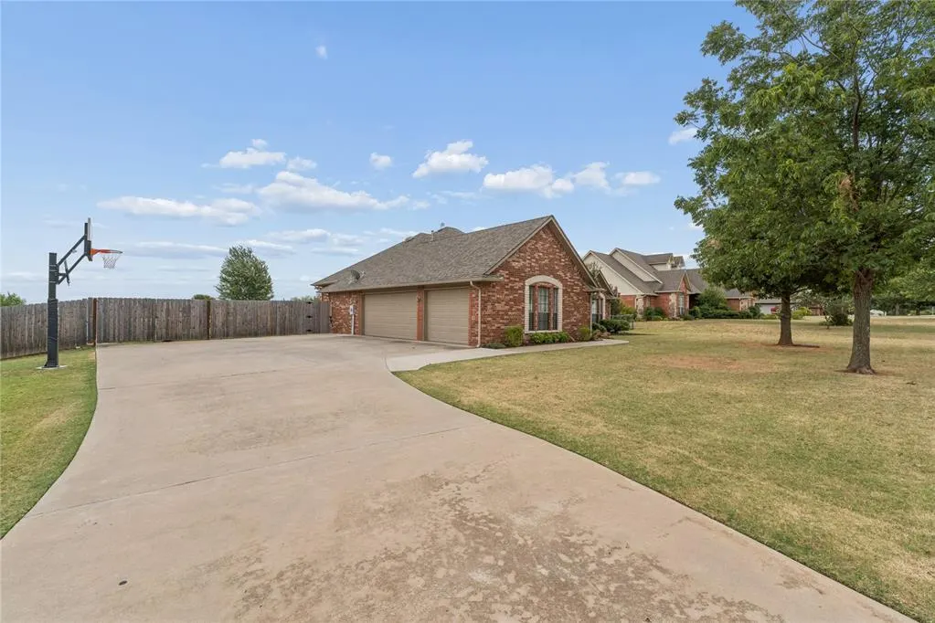 Photo 5 — 900 Grandview Road, Tuttle, OK 73089