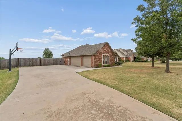 Photo 5 — 900 Grandview Road, Tuttle, OK 73089