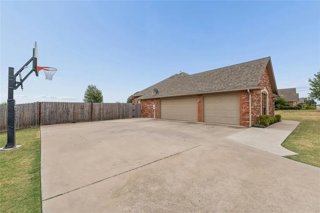 Photo 6 — 900 Grandview Road, Tuttle, OK 73089